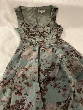 Kay Unger Sleeveless Floral Midi Dress in Bluish Gray w/Shades of Burgundy